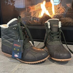 Khombu Zany Thermolite insulated,waterproof,memory foam,rugged sole winter boot